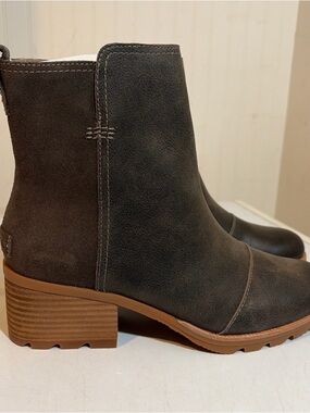 Sorel Cate Bootie Dark Brown Suede Ankle Booties with Stacked Heel